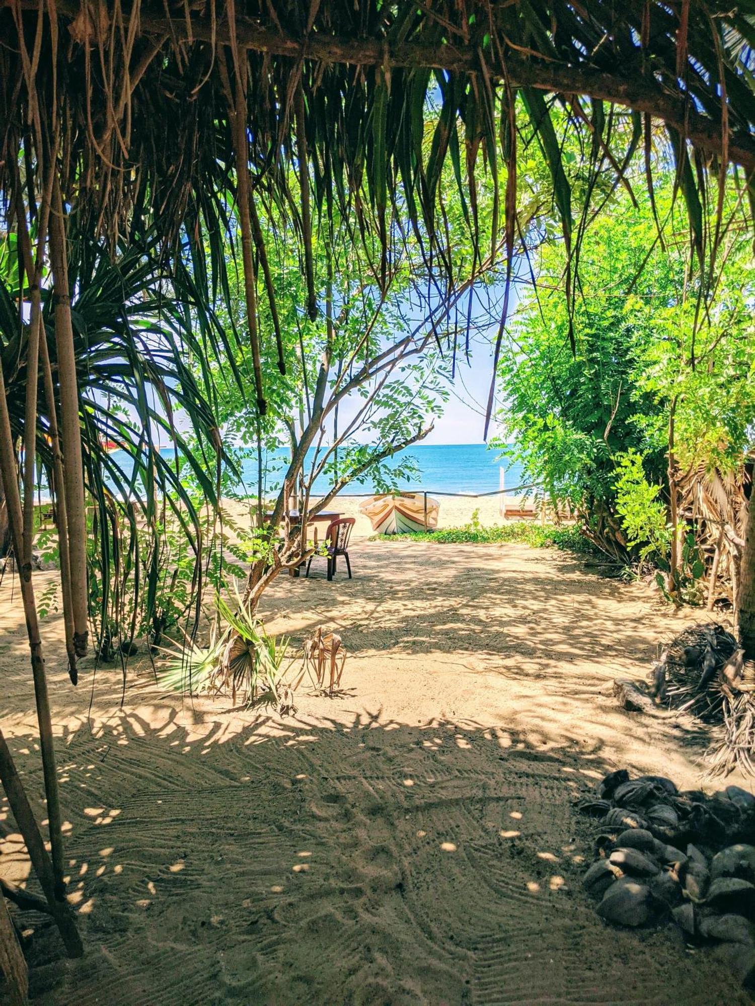 Breezy Beach Cabanas Arugam Kudah Eksteriør bilde