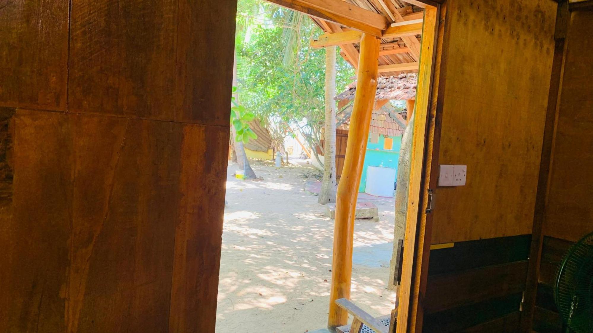 Breezy Beach Cabanas Arugam Kudah Eksteriør bilde